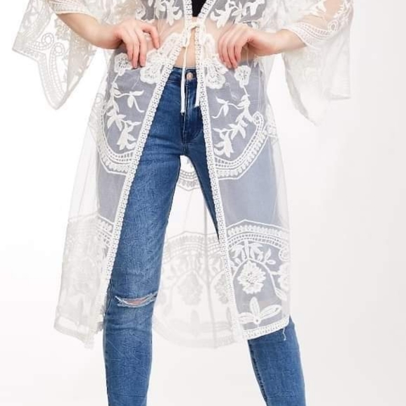 Lace Kimono - Picture 2 of 3